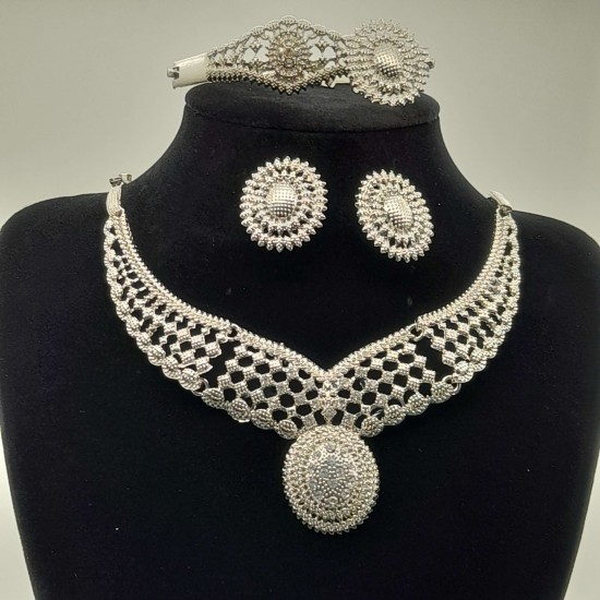 Elegant costume jewelry that is affordable 23 Elegant costume jewelry that is affordable 23